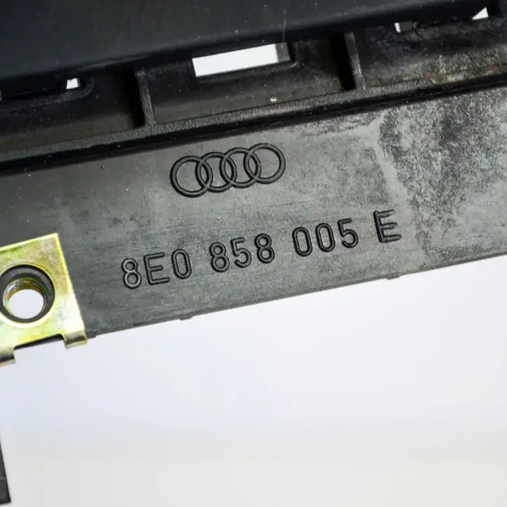 Audi A4 S4 B6 8E 8H (2000 - 2006) 8E0858005E Прочие детали салона — фото 3