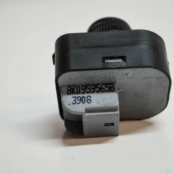 Audi A4 S4 B8 8K (2007 - 2011) 8K0959565B Кнопка фаркопа в багажнике — фото 1