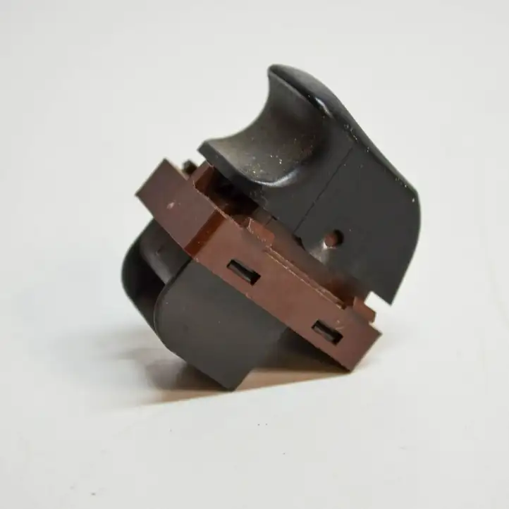 Audi A4 S4 B8 8K (2007 - 2011) 8K0959831 Кнопка фаркопа в багажнике — фото 2