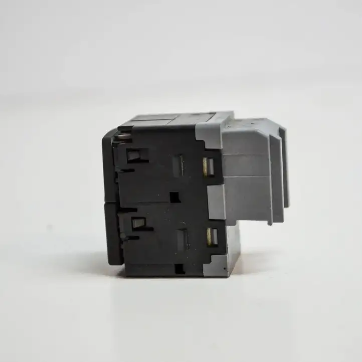 Audi A5 8T 8F (2007 - 2011) 4E0962109 Кнопка фаркопа в багажнике — фото 2