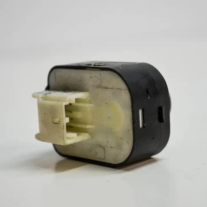 Audi A5 8T 8F (2007 - 2011) 8K0959565C Кнопка фаркопа в багажнике — фото 2
