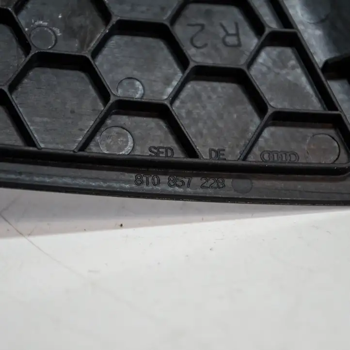 Audi A4 S4 B8 8K (2007 - 2011) 8T0857228 Прочие детали салона — фото 3
