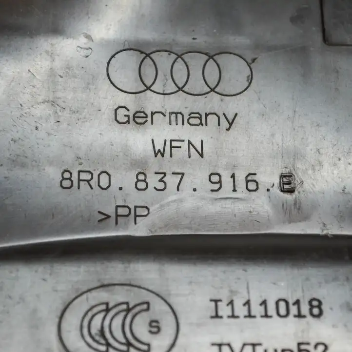 Audi Q5 SQ5 (2012 - 2017) 8R0837916E Другая часть кузова — фото 3