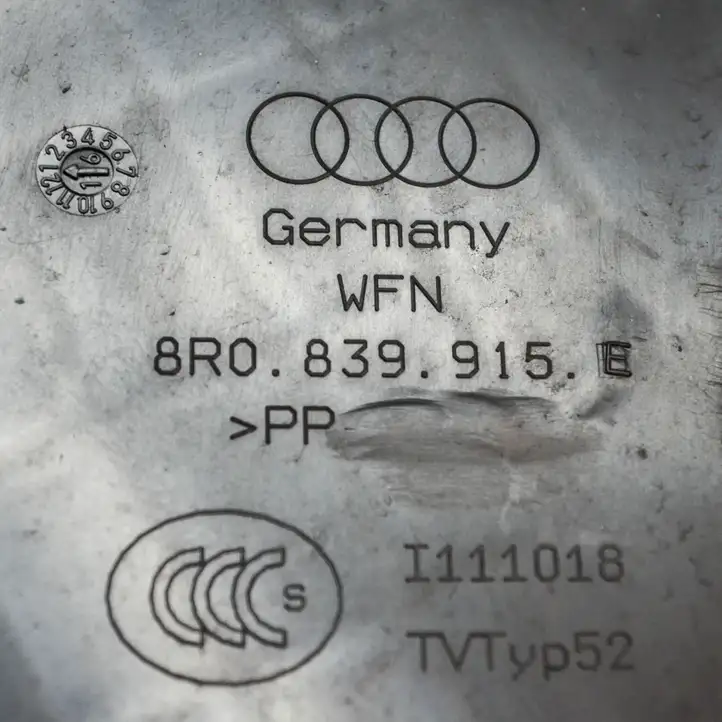 Audi Q5 SQ5 (2012 - 2017) 8R0839915E Другая часть кузова — фото 3