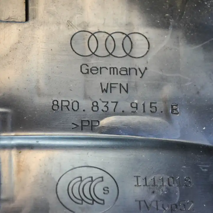 Audi Q5 SQ5 (2012 - 2017) 8R0837915E Другая часть кузова — фото 3