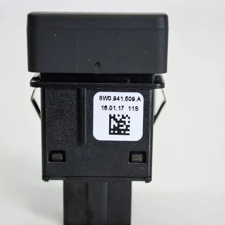 Audi A4 S4 B9 (2015 - 2019) 8W0941509A Кнопка фаркопа в багажнике — фото 4