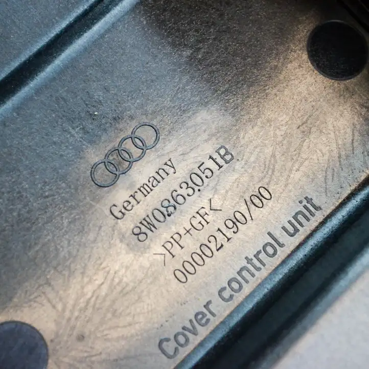 Audi A4 S4 B9 (2015 - 2019) 8W0863051B Прочие детали салона — фото 4