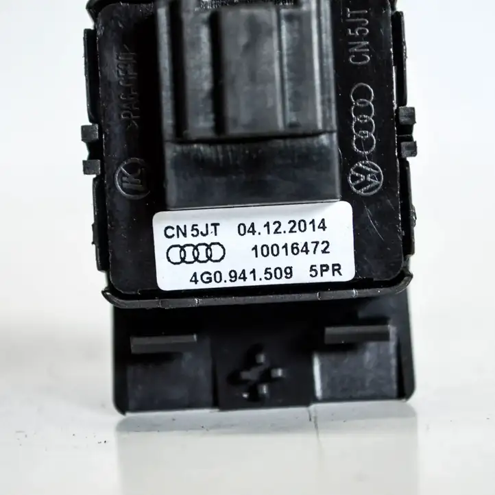 Audi A6 C7 (2014 - 2018) 4G0941509 Кнопка фаркопа в багажнике — фото 4