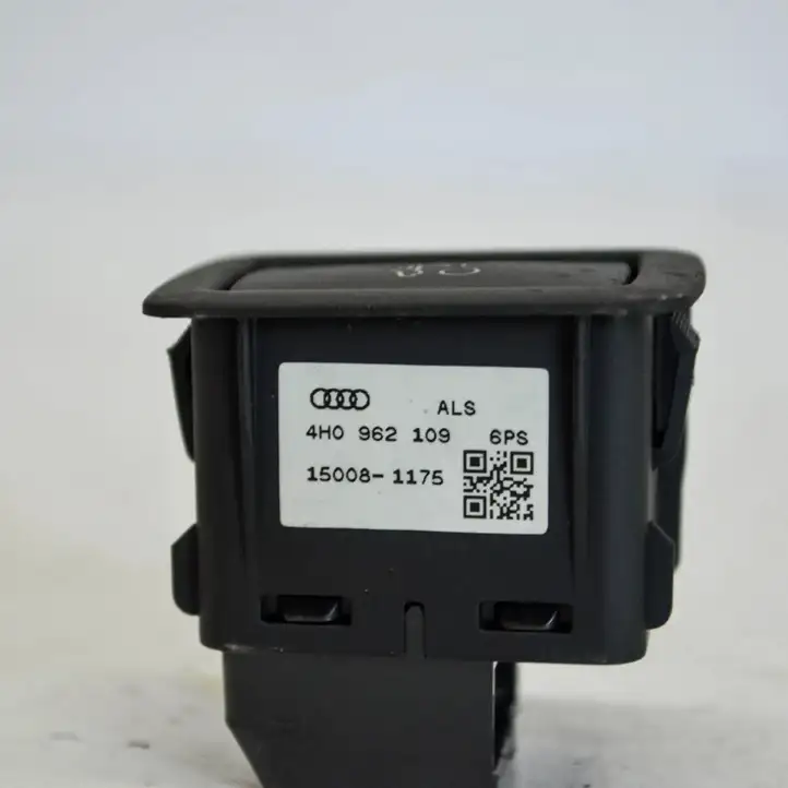 Audi A6 C7 (2014 - 2018) 4G0962109 Кнопка фаркопа в багажнике — фото 4