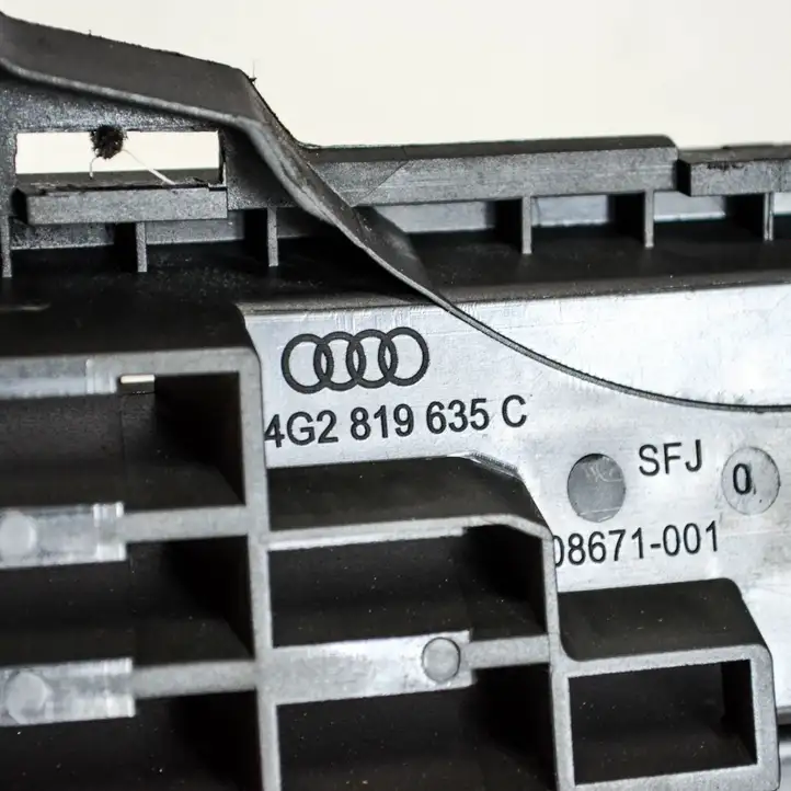 Audi A6 C7 (2014 - 2018) 4G2819635C Прочие детали салона — фото 3