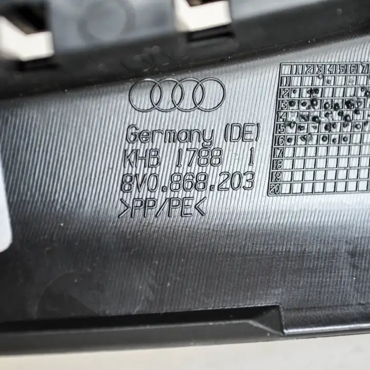 Audi A3/S3 8V (2016 - 2020) 8V0868203 Прочие детали салона — фото 3