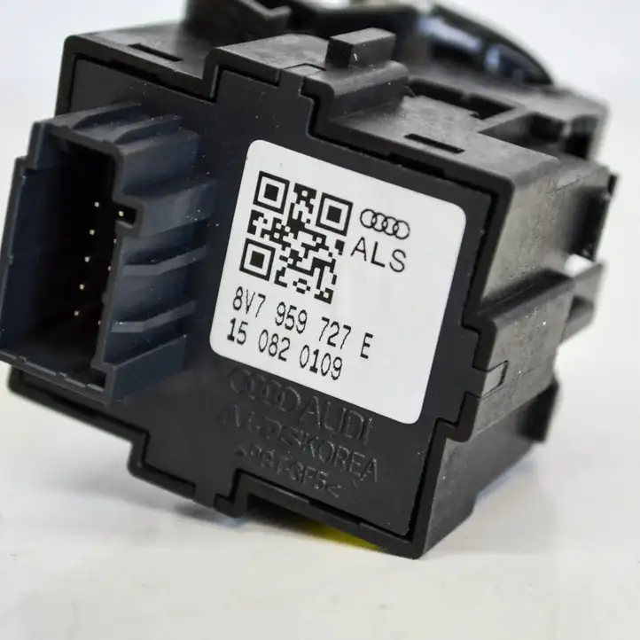 Audi A3/S3 8V (2012 - 2016) 8V7959727E Кнопка фаркопа в багажнике — фото 4