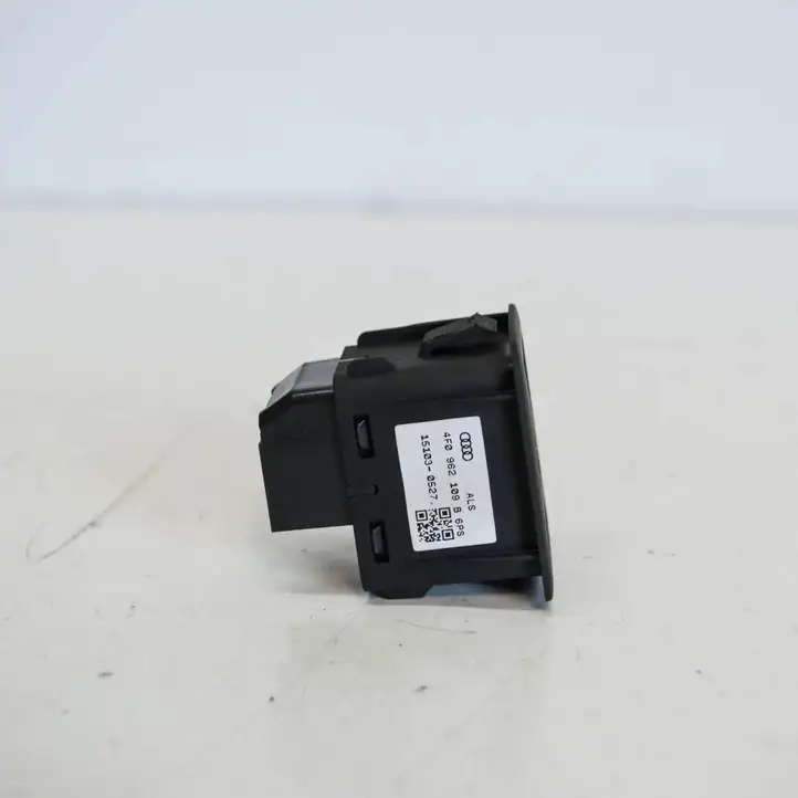 Audi A3/S3 8V (2012 - 2016) 4F0962109B Кнопка фаркопа в багажнике — фото 2