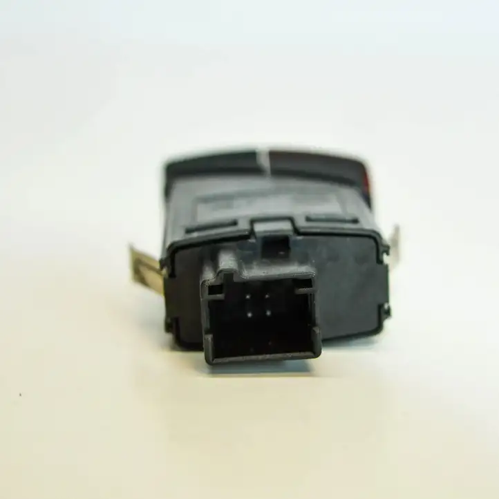 BMW 3 F30 F35 F31 (2012 - 2018) 9231786 Кнопка фаркопа в багажнике — фото 3