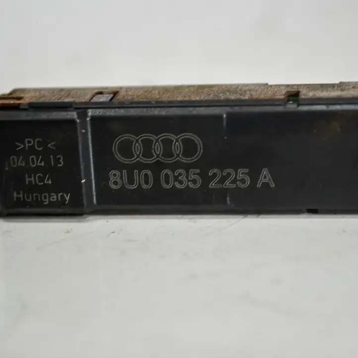 Audi Q3 8U (2011 - 2014) 8U0035225A Усилитель антенны — фото 4