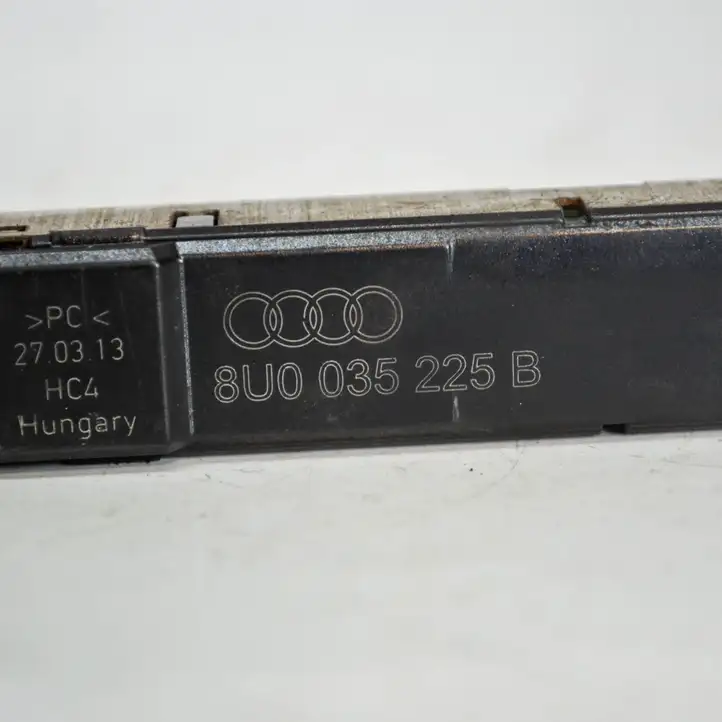Audi Q3 8U (2011 - 2014) 8U0035225B Усилитель антенны — фото 3