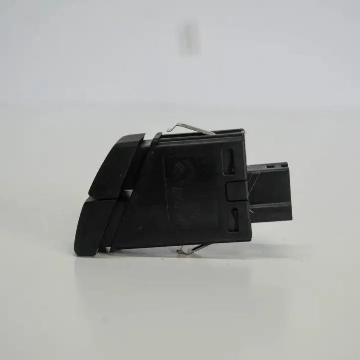 BMW X3 F25 (2010 - 2017) 9161896 Кнопка фаркопа в багажнике — фото 2