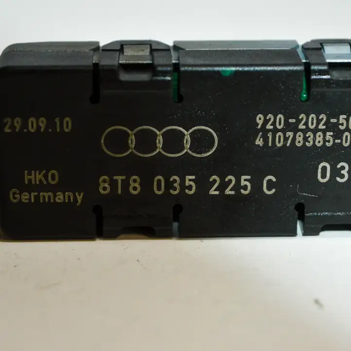 Audi A5 8T 8F (2007 - 2011) 8T8035225C Усилитель антенны — фото 3