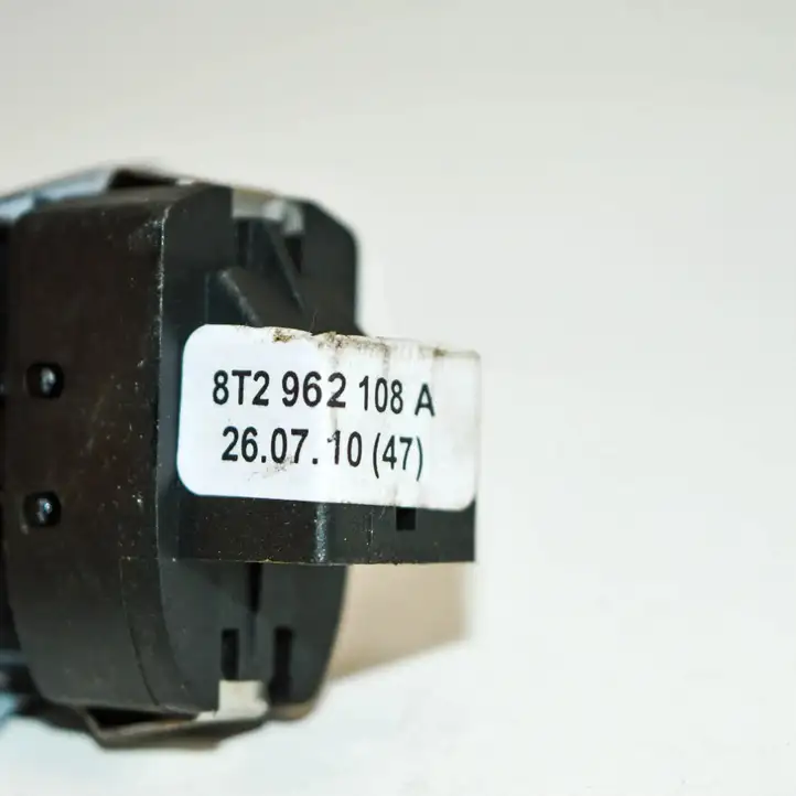 Audi A5 8T 8F (2007 - 2011) 8T2962108A Кнопка фаркопа в багажнике — фото 4
