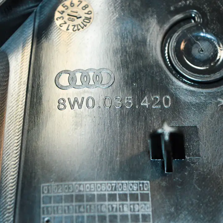 Audi A4 S4 B9 (2015 - 2019) 8W0035420 Накладка центрального динамика — фото 2