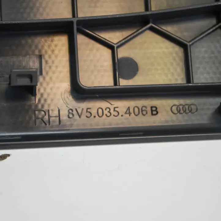 Audi A3/S3 8V (2016 - 2020) 8V5035406B Решетка в подоконнике — фото 4