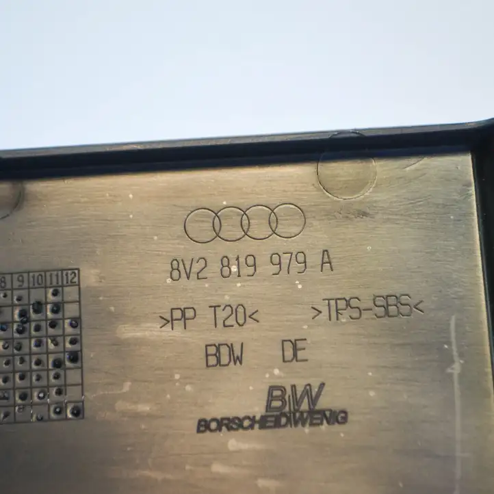 Audi A3/S3 8V (2016 - 2020) 8V2819979A Прочие детали салона — фото 3