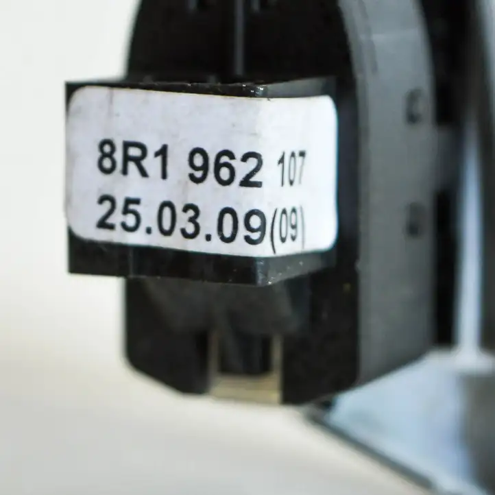 Audi Q5 SQ5 (2008 - 2012) 8R1962107 Кнопка фаркопа в багажнике — фото 5
