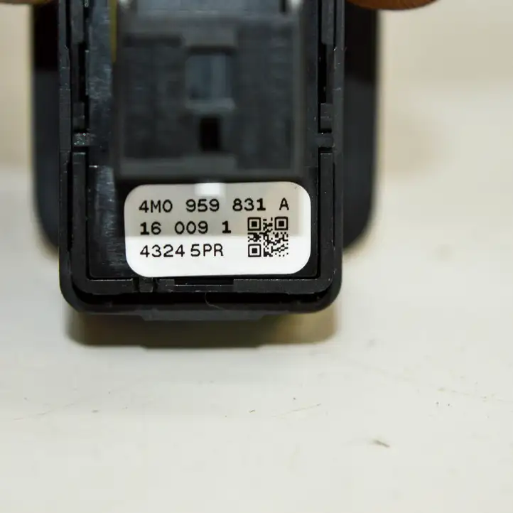 Audi A4 S4 B9 (2015 - 2019) 4M0959831A Кнопка закрытия багажника — фото 5