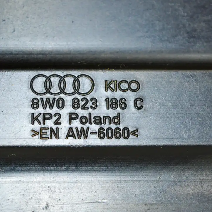 Audi A4 S4 B9 (2015 - 2019) 8W0823186C Кронштейн замка капота — фото 5