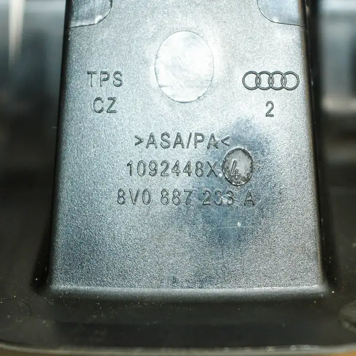 Audi A3/S3 8V (2016 - 2020) 8V0887187 Прочие детали салона — фото 4