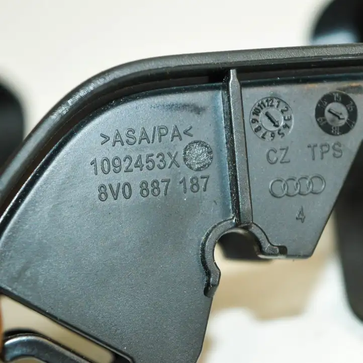 Audi A3/S3 8V (2016 - 2020) 8V0887187 Прочие детали салона — фото 5