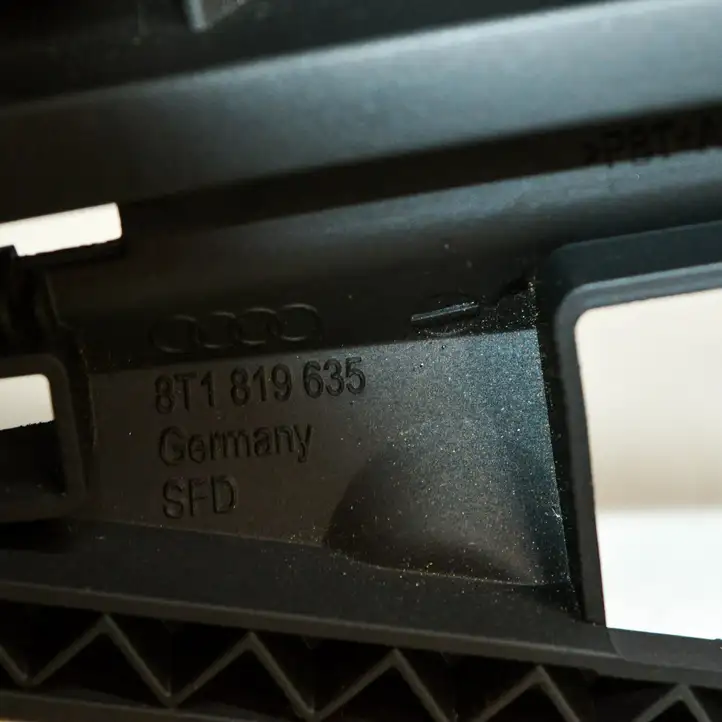Audi A4 S4 B8 8K (2007 - 2011) 8T1819635 Другая часть кузова — фото 5