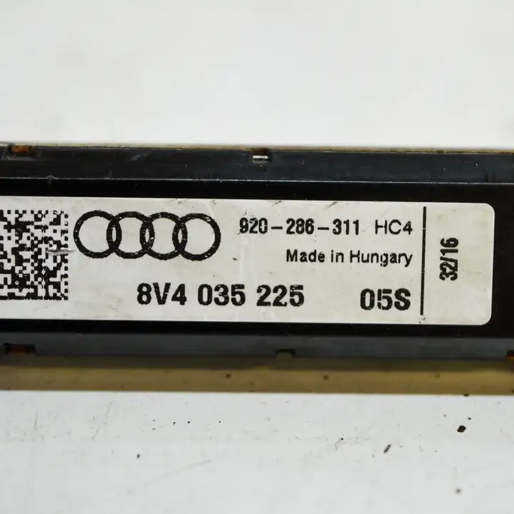 Audi A3/S3 8V (2012 - 2016) 8V4035225 Усилитель антенны — фото 4