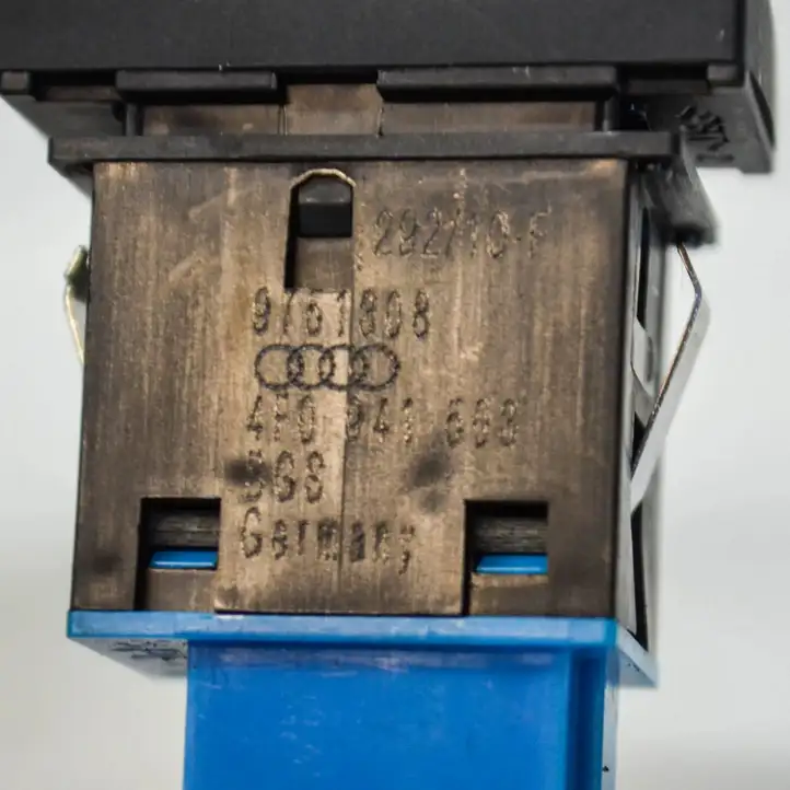 Audi A5 8T 8F (2007 - 2011) 4F0941503 Кнопка фаркопа в багажнике — фото 5