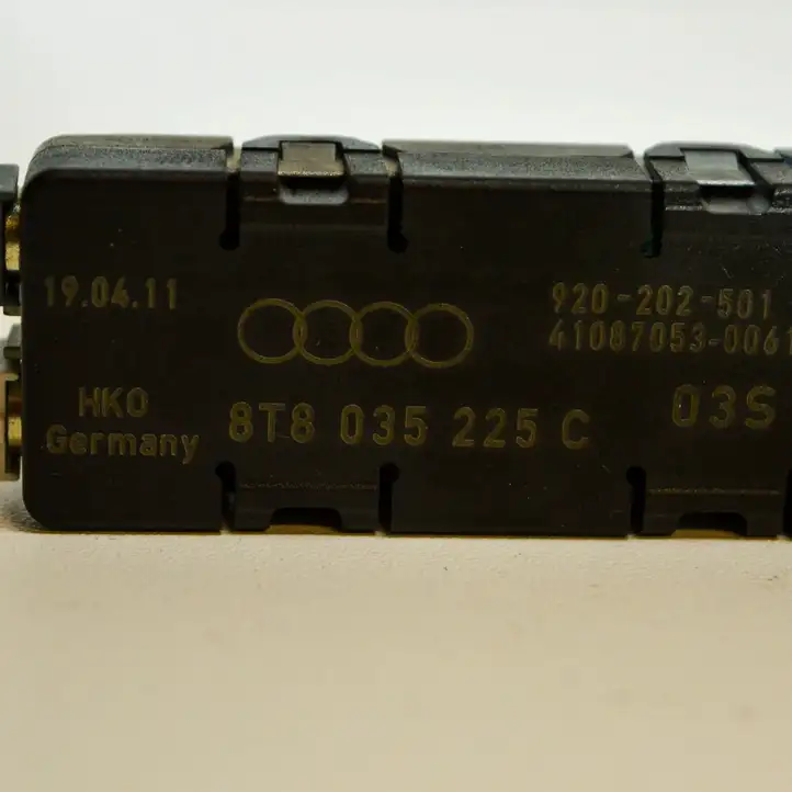 Audi A5 8T 8F (2007 - 2011) 8T8035225C Усилитель антенны — фото 4