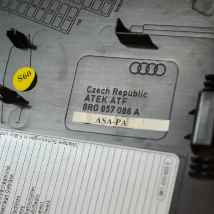 Audi Q5 SQ5 (2008 - 2012) 8R0857086A Боковая отделка панели приборов — фото 3