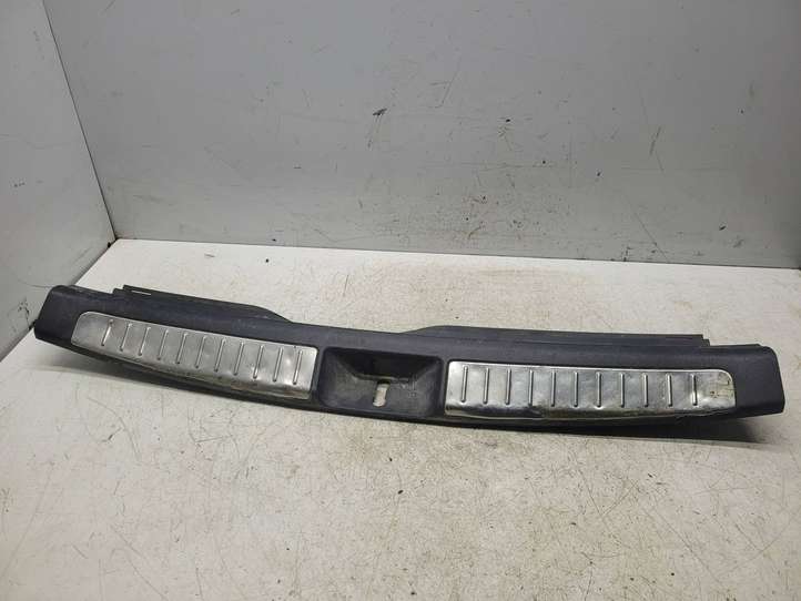 Toyota Avensis T250 (2006 - 2009)  5838705090 Отделка порога багажника
