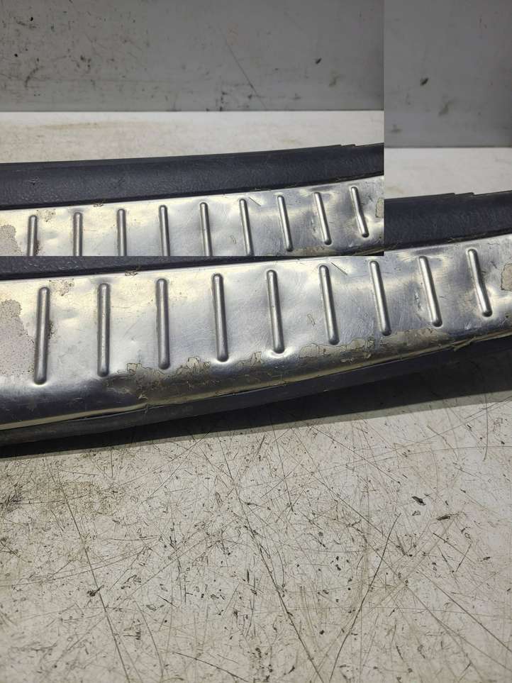 Toyota Avensis T250 (2006 - 2009)  5838705090 Отделка порога багажника