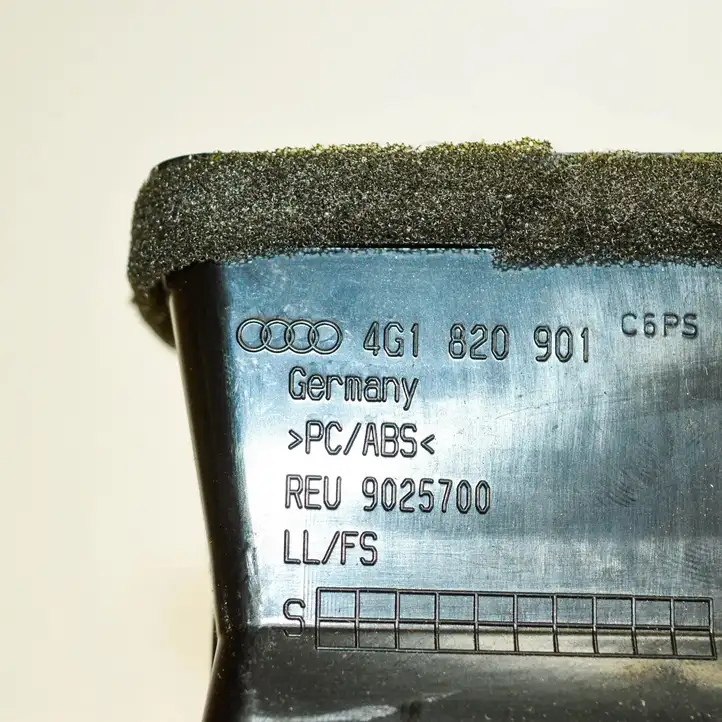 Audi A6 C7 (2011 - 2014) 4G1820901 Воздушная решетка панели — фото 6