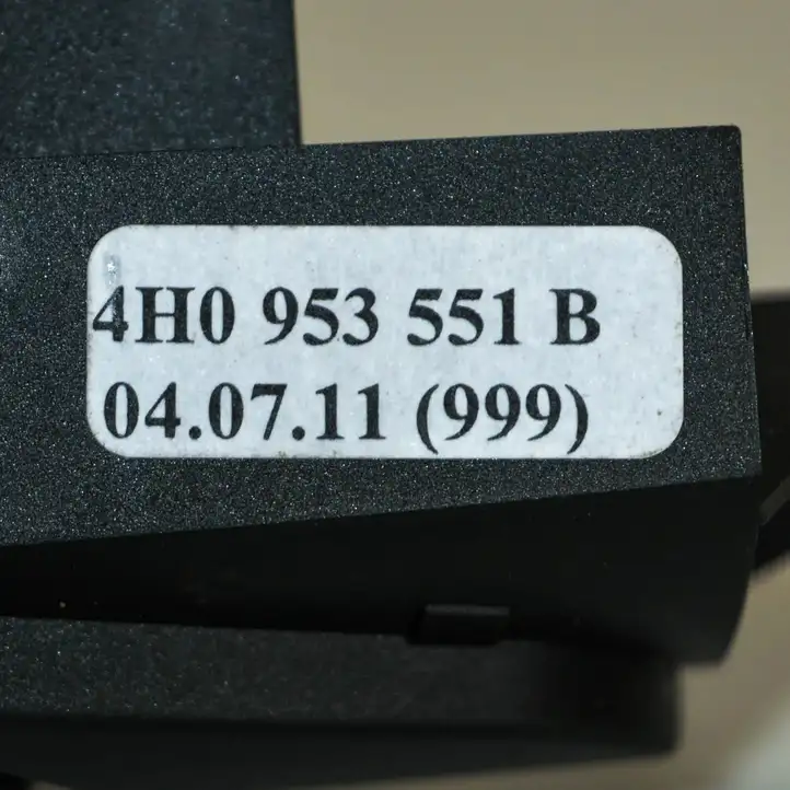 Audi A6 C7 (2011 - 2014) 4H0953551B Кнопка фаркопа в багажнике — фото 6