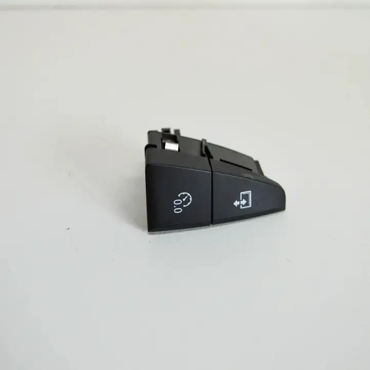 Audi A6 C7 (2011 - 2014) 4G1927227 Кнопка фаркопа в багажнике — фото 1