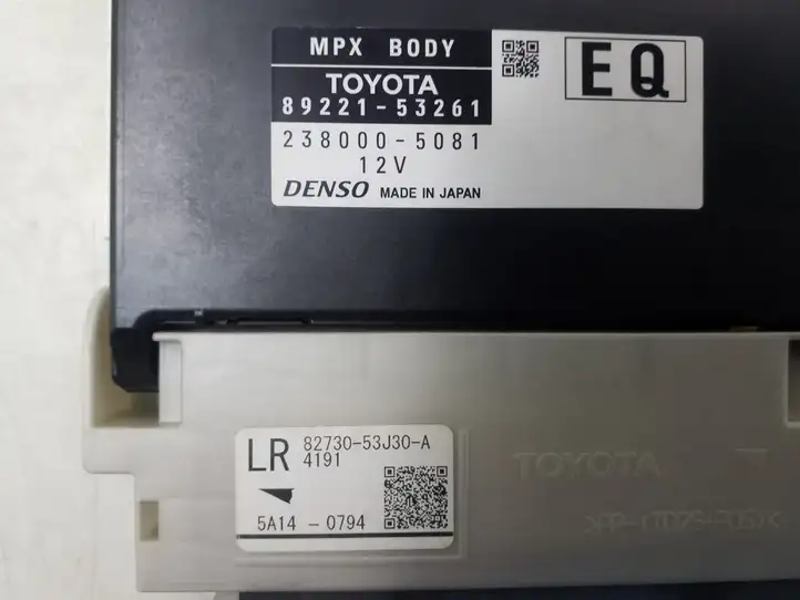 Lexus IS III XE30 (2013 - 2016) 8273053j30 Блок предохранителей — фото 2