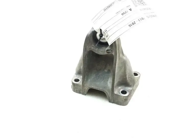 Lexus IS III XE30 (2013 - 2016) 1231536020 Кронштейн двигателя — фото 1