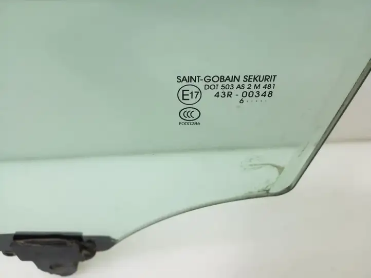 Toyota Land Cruiser (J120) (2002 - 2009) 6810260411 Стекло передней двери — фото 3