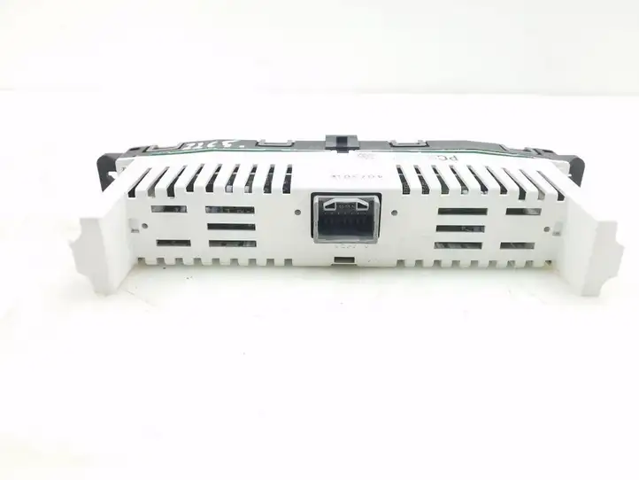 Toyota Land Cruiser (J120) (2002 - 2009) 8391060180 Автомобильные часы — фото 2