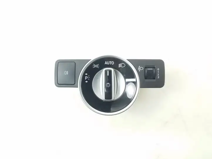 Mercedes-Benz CLA C117,X117,W117 (2013 - 2019) A2049053103 Включатель фонарей — фото 1