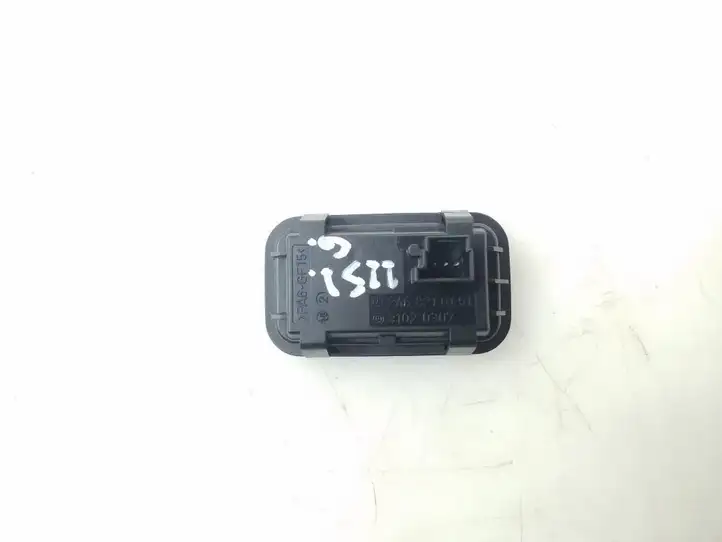 Mercedes-Benz CLA C117,X117,W117 (2013 - 2019) A2468210151 Кнопка закрытия крышки багажника — фото 2