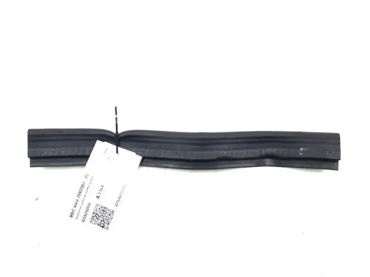 Mercedes-Benz C W204 (2007 - 2014) A2046280998 Уплотнитель подкапотного пространства — фото 2