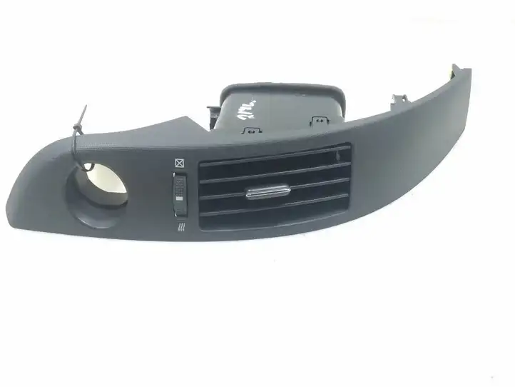 Toyota Corolla Verso AR10 (2004 - 2009) 5567064010 Центральный воздушный дефлектор — фото 1