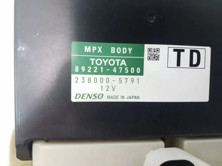 Toyota Prius+ (ZVW40) (2011 - 2018) 8273047540 Блок предохранителей — фото 4